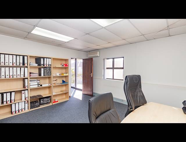 255M² OFFICE FOR SALE IN ROBINDALE